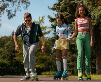 A group of teenagers outside together. Do you see your teens with OCD in Arlington, MA struggling? Therapy for Teens with a teen therapist could help them!